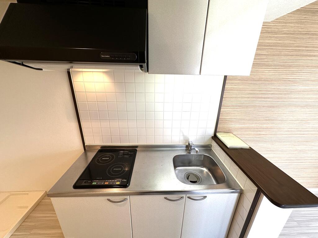 ＪＲ大阪環状線 西九条駅 徒歩1分 8階建 築19年のキッチン写真
