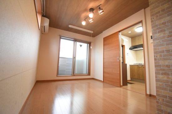 マーサル新城の居間写真