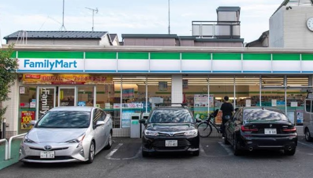 コンビニ　ファミリーマート原町二丁目店（コンビニ）まで548m
