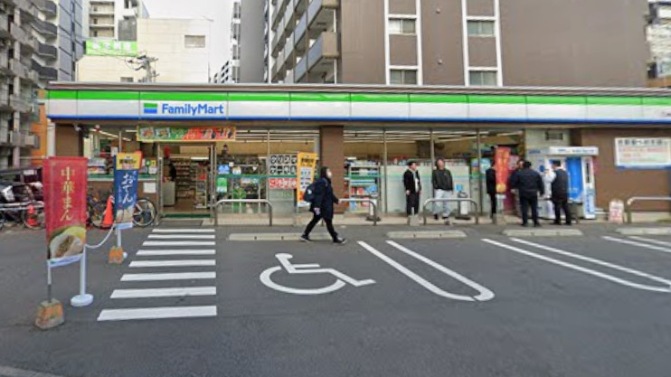 コンビニ　ファミリーマート 博多駅南2丁目店（コンビニ）まで69m