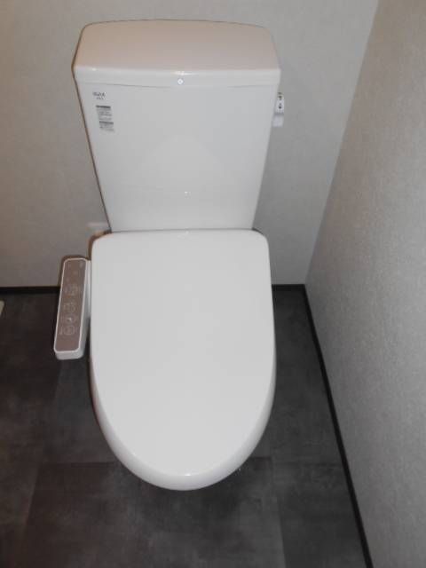 東京メトロ東西線 南行徳駅 徒歩8分 3階建 築6年のトイレ写真