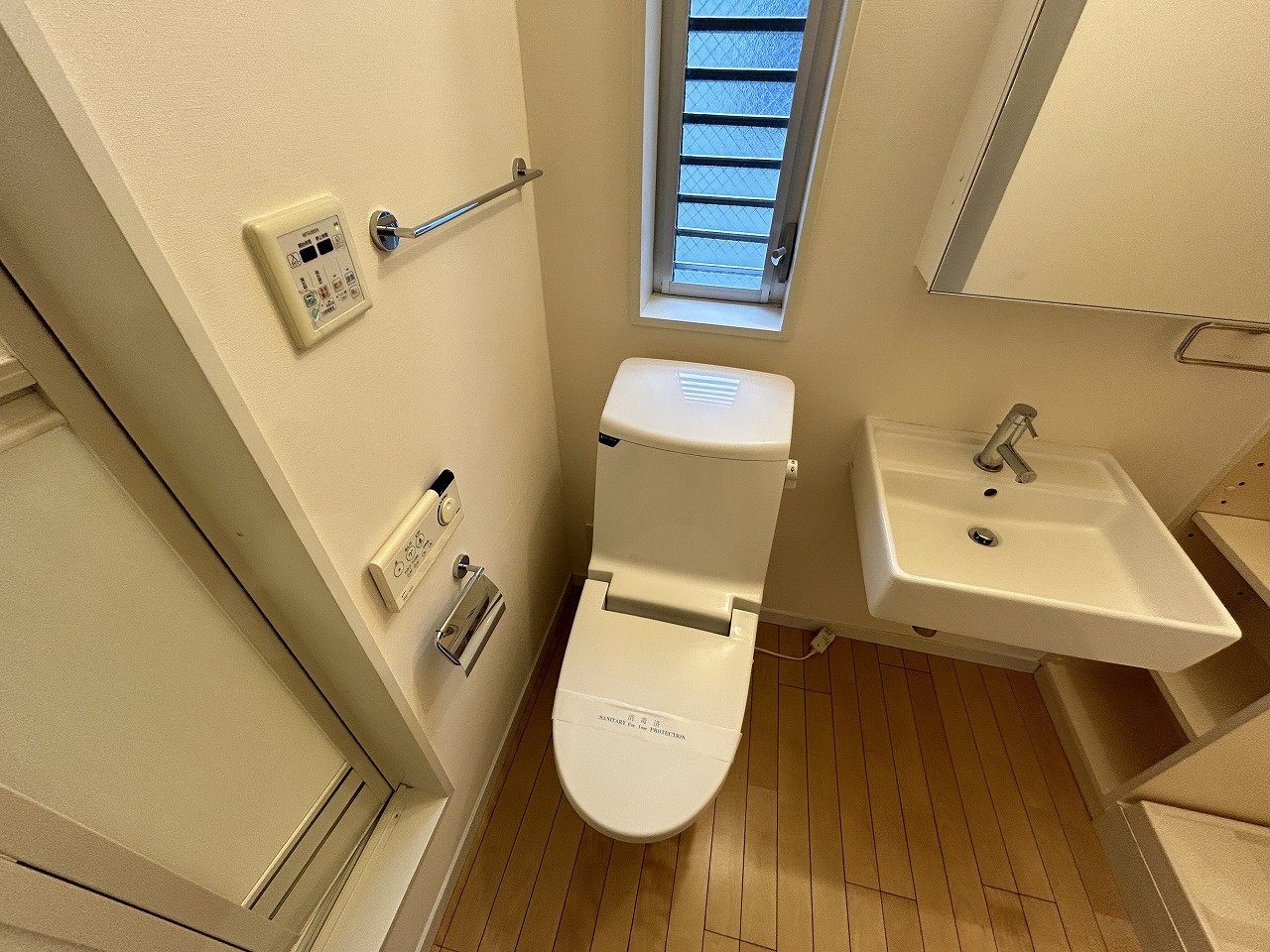 東急東横線 祐天寺駅 徒歩4分 3階建 築20年のトイレ写真