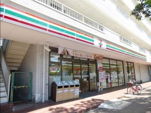 コンビニ　セブンイレブン（コンビニ）まで462m