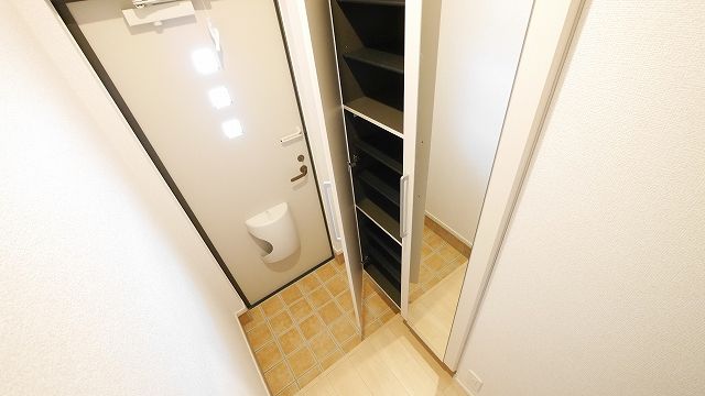 ピュア・フォレストAの玄関写真