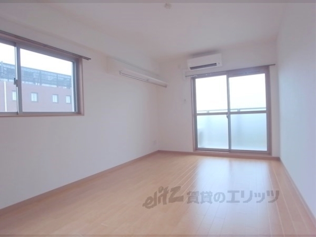 居室・リビング　角部屋で明るいお部屋です。