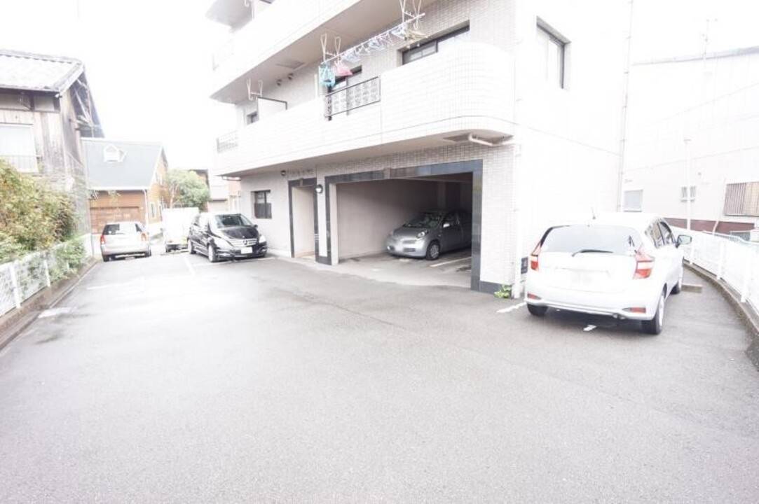 駐車場　駐車場
