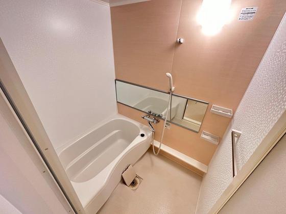 バス・シャワールーム　※別部屋の写真です