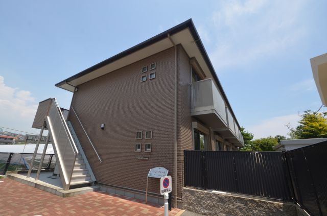 建物外観　モニター付きインターホンで安心です♪