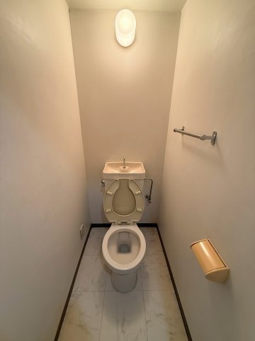 地下鉄七隈線 渡辺通駅 徒歩11分 10階建 築36年のトイレ写真