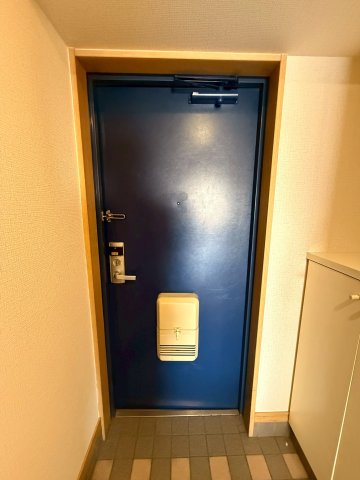 地下鉄七隈線 渡辺通駅 徒歩11分 10階建 築36年の玄関写真