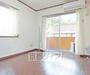 居室・リビング　角部屋で２面窓のある明るく風通りの良いお部屋です。
