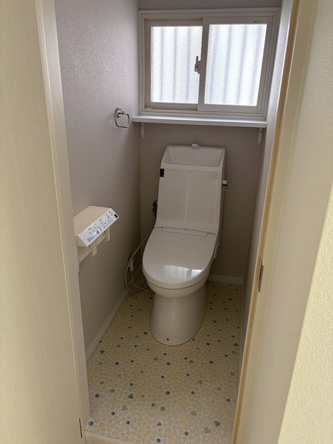 新吉田東1丁目戸建のトイレ写真