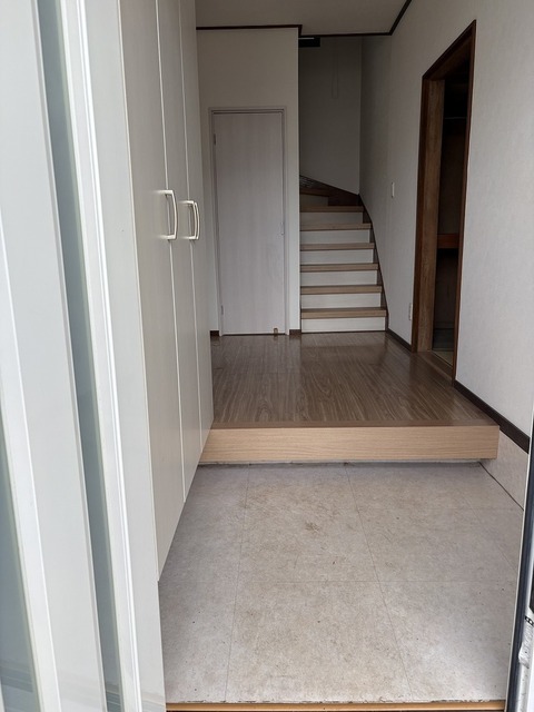 新吉田東1丁目戸建の玄関写真