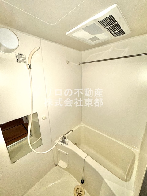 バス・シャワールーム　雨の日のお洗濯だけでなく、カビ予防にも大活躍の浴室乾燥機付♪