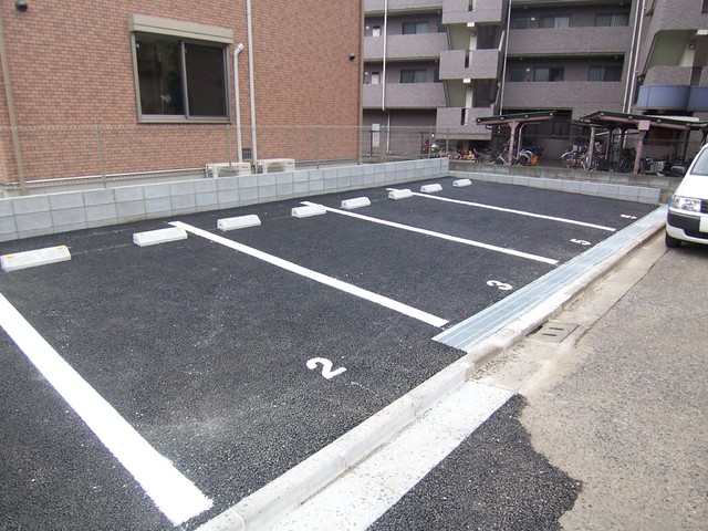 駐車場　★敷地内駐車場★（空き状況・使用料等詳細はご確認下さい）