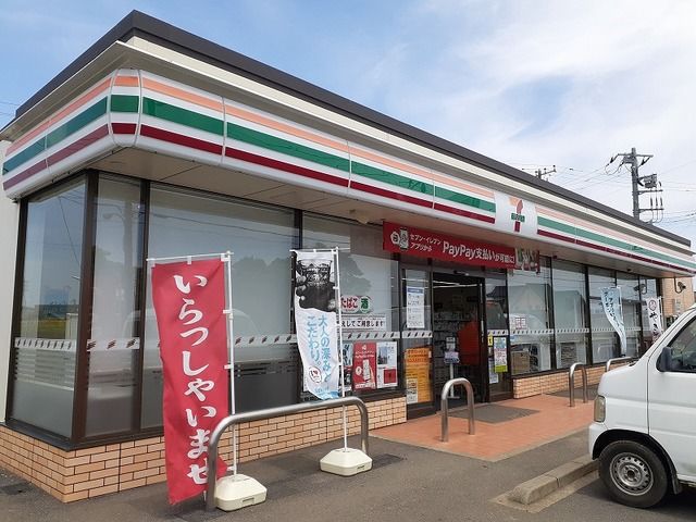 コンビニ　セブンイレブン（コンビニ）まで950m