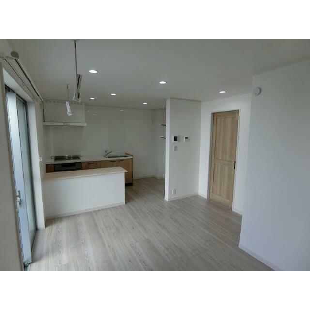 居室・リビング　木目調で温かい空間を演出♪※モデルルームより配置のイメージ写