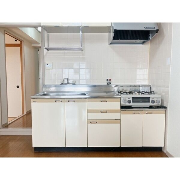 キッチン　※写真は同じマンションの違う部屋のものになります。