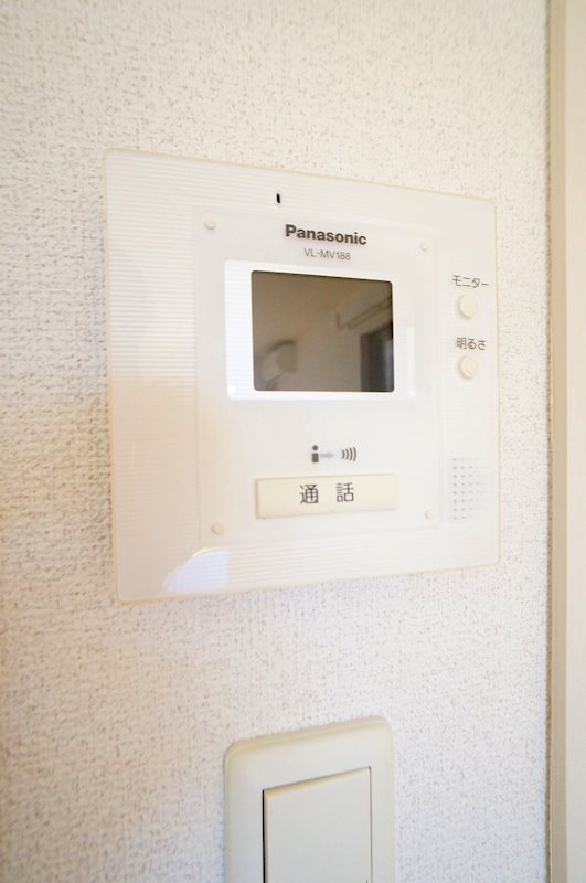 セキュリティ　お部屋の中から訪問者を確認できるモニターホン☆