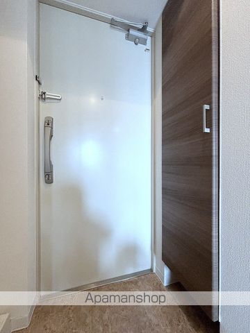 地下鉄中央線 九条駅 徒歩5分 9階建 築12年の玄関写真