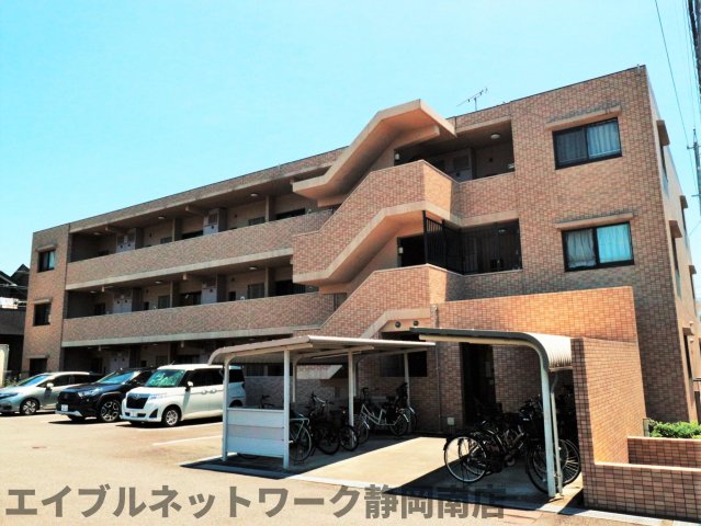 ＪＲ東海道本線 静岡駅 バス乗車時間：17分 最寄りバス停で下車 徒歩8分 築20年