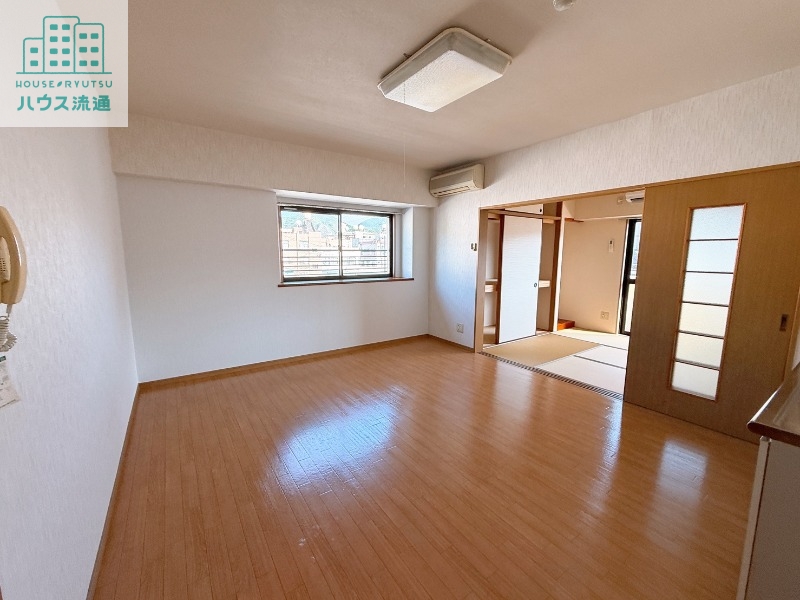 居室・リビング　※別号室のお部屋になります。