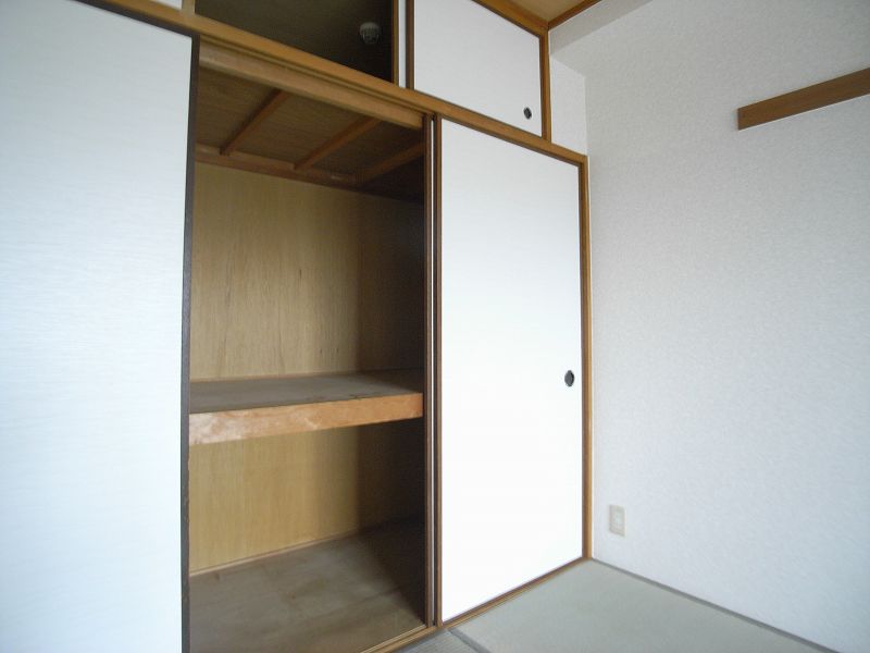 収納　押入