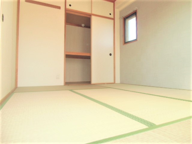 その他設備　明るい南向きの和室のベッドルームです☆
