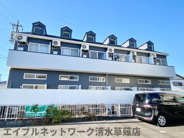 【静岡市駿河区栗原のアパートの建物外観】