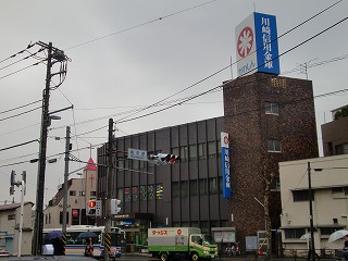 【ラフィーネ東横の銀行】