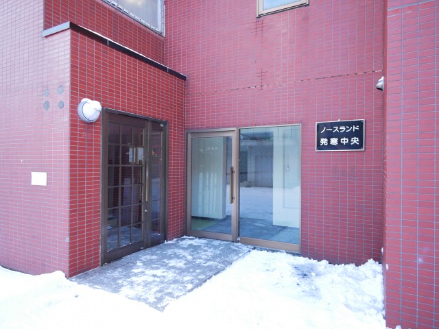 【札幌市西区発寒十一条のマンションのエントランス】