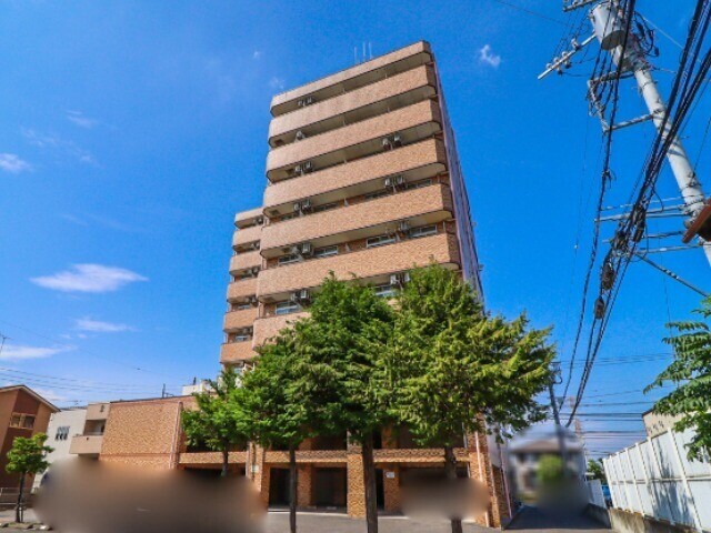 【小山市城北のマンションの建物外観】