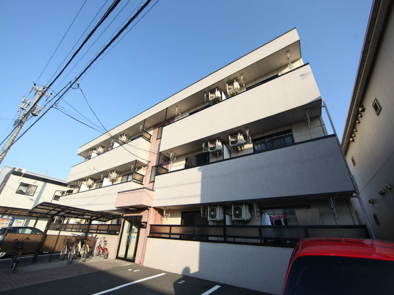 名古屋市中川区広川町のマンションの建物外観
