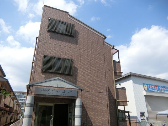 茨木市平田のマンションの建物外観