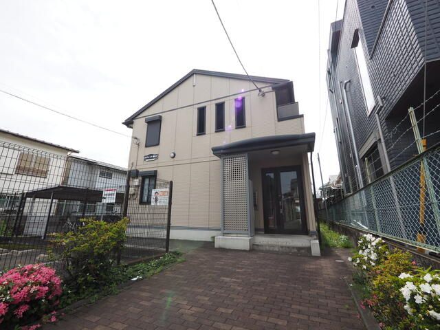神奈川県厚木市関口の賃貸アパートの外観