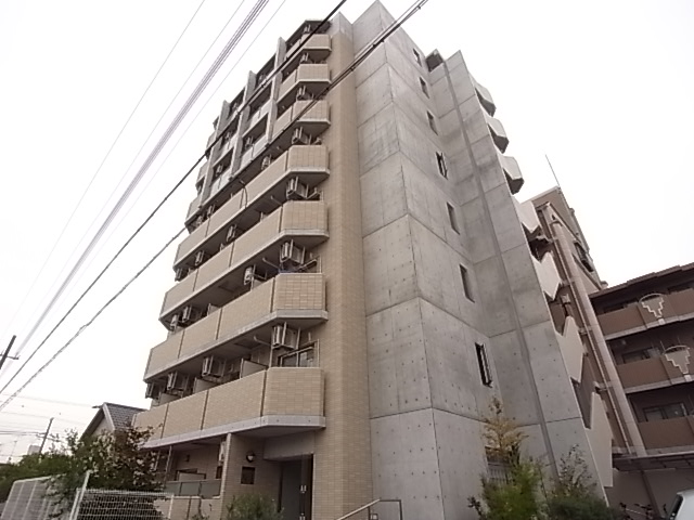 【神戸市灘区日尾町のマンションの建物外観】