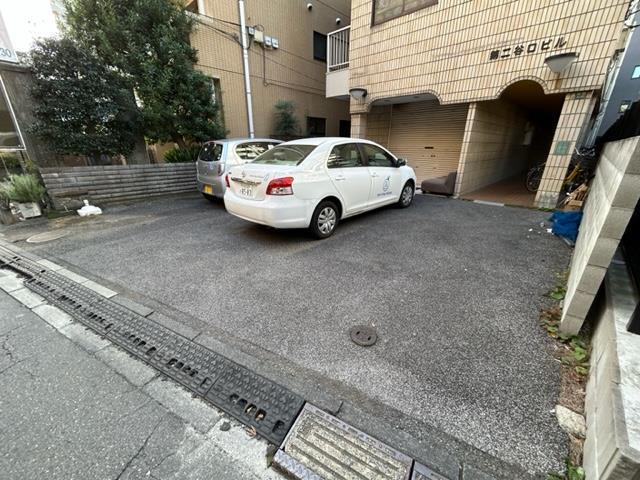 【さいたま市浦和区常盤のマンションの駐車場】