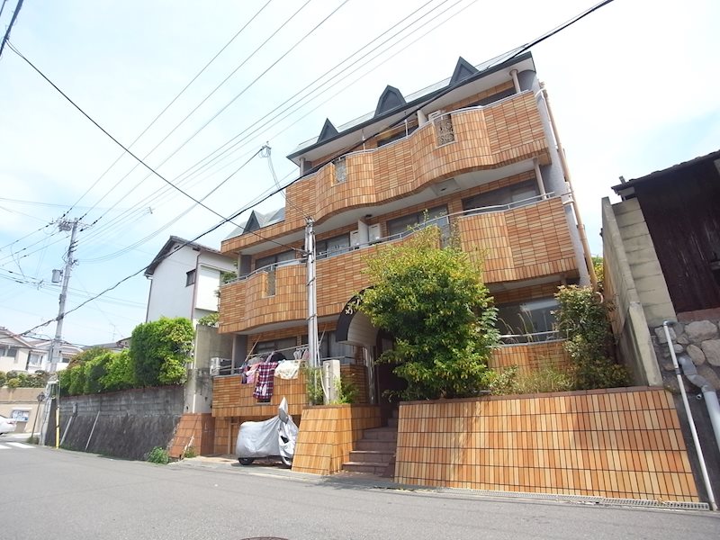 神戸市北区鈴蘭台西町のマンションの建物外観