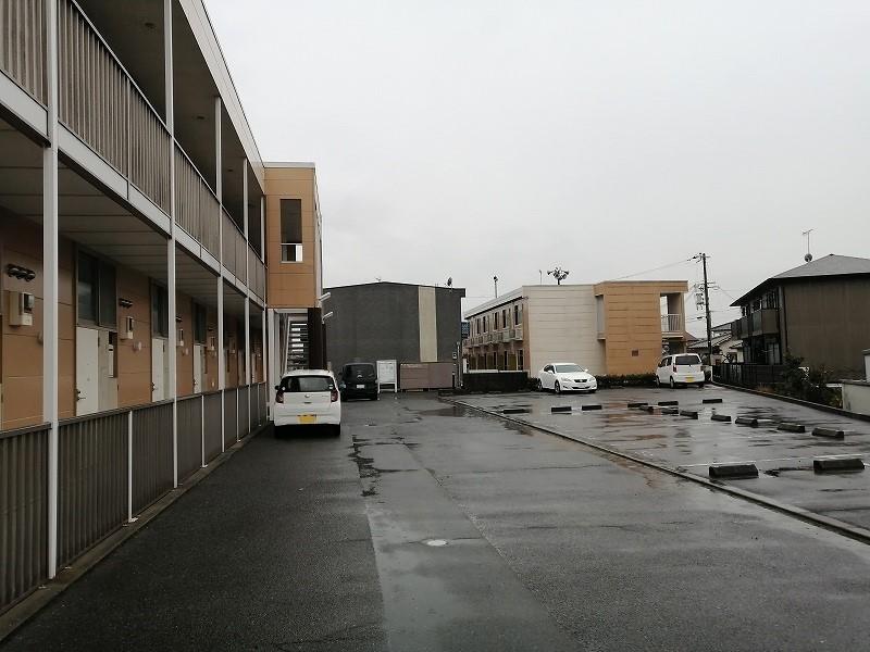 駐車場　広めです。