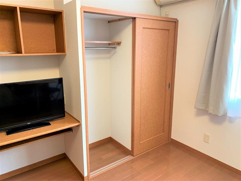 収納　クローゼット、収納棚、ベッド下収納あり。