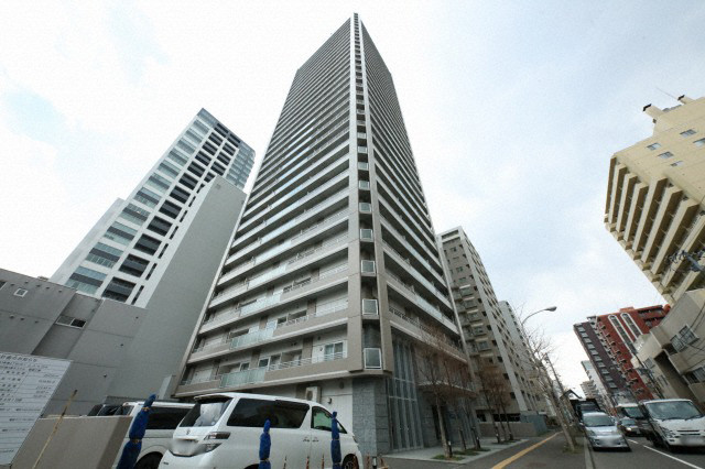 札幌市中央区南三条東のマンションの建物外観