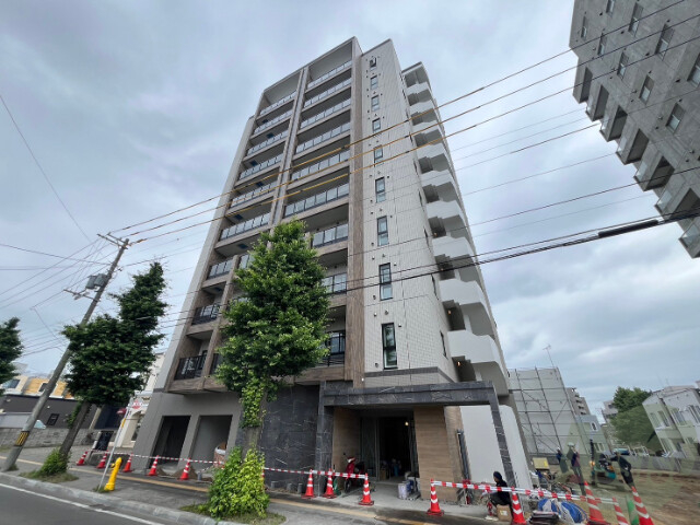 札幌市白石区本郷通のマンションの建物外観