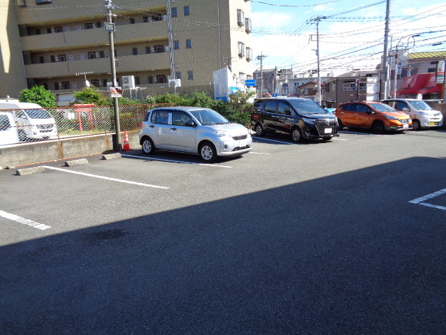 【エミール湘南の駐車場】