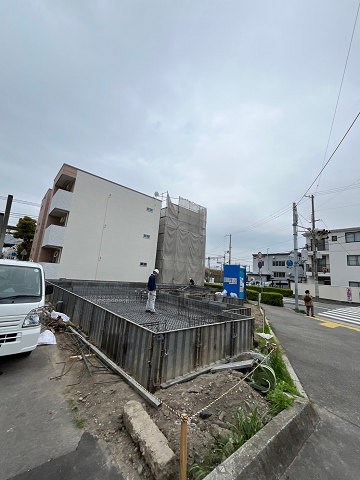 【尼崎市東大物町のアパートの建物外観】