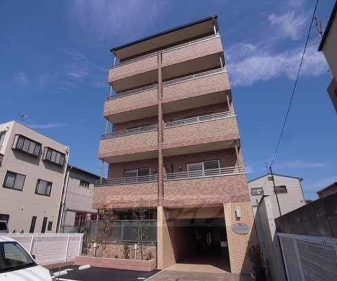 京都市伏見区深草西浦町８丁目のマンションの建物外観