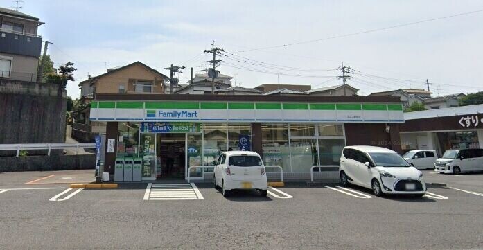 コンビニ　ファミリーマート坂之上駅前店（コンビニ）まで548m