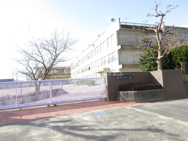 【豊橋市花田町のマンションの小学校】