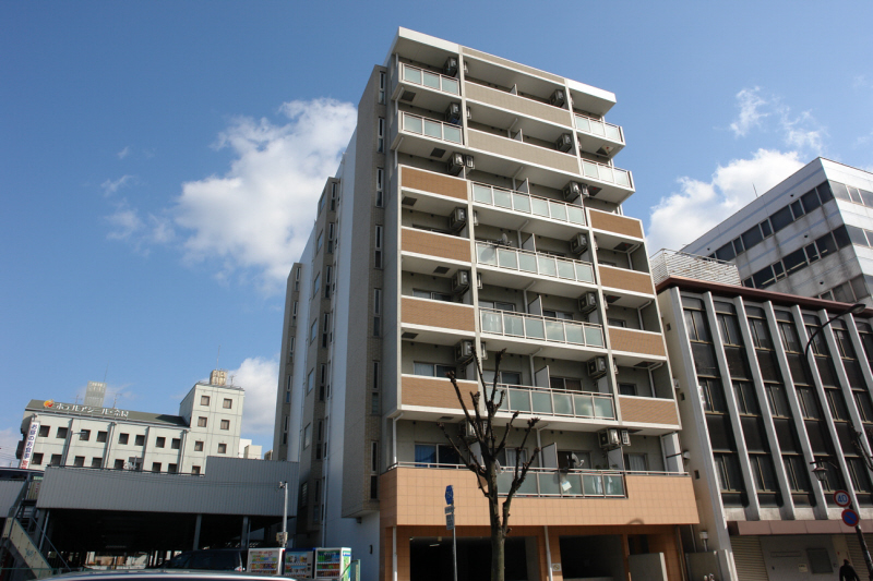 奈良市油阪町のマンションの建物外観