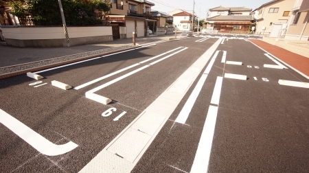 【新潟市東区中野山のアパートの駐車場】