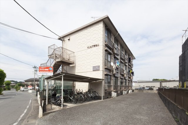 東松山市小松原町のマンションの建物外観